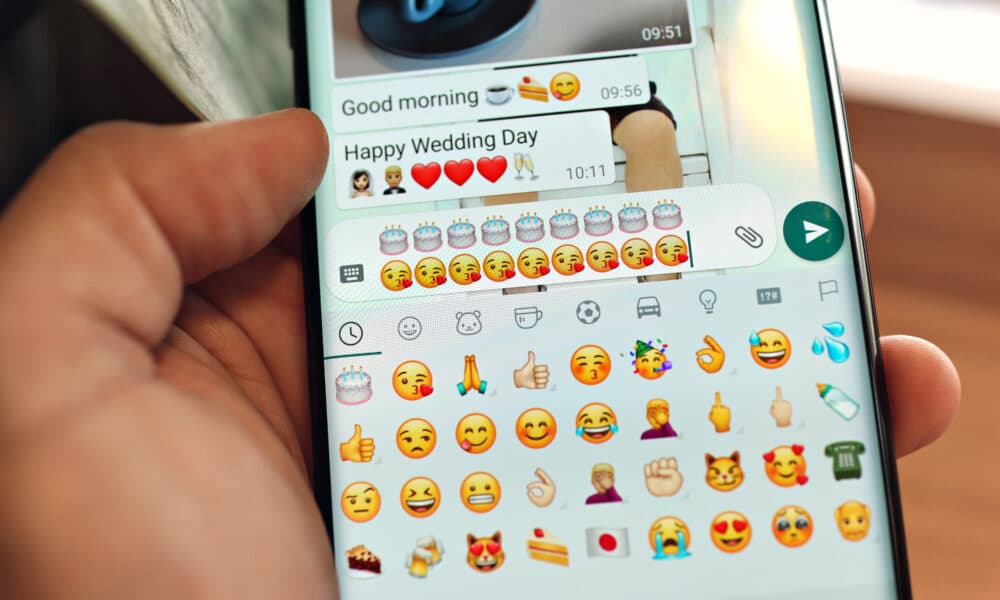 Você sabe o que significa cada coração do Whatsapp? Você conhece o significado do emoji do 'sorriso de cabeça para baixo'?